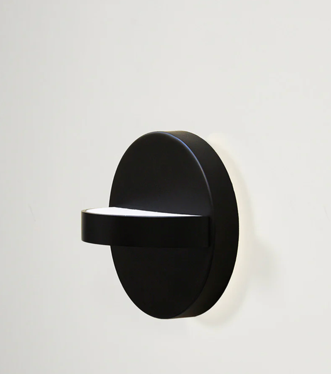 Applique murale PLUS ENO Studio en aluminium anodisé noir