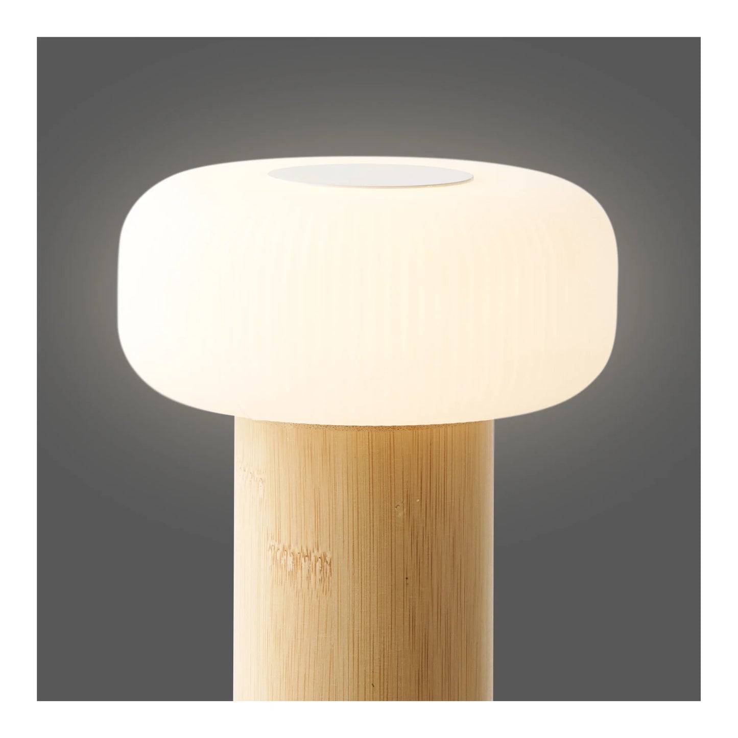 Lampe Stafford allumée avec faible intensité lumineuse pour une ambiance tamisée