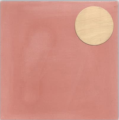 Carreau de ciment Dots laitonné fond terracotta avec ronds en laiton de différentes tailles