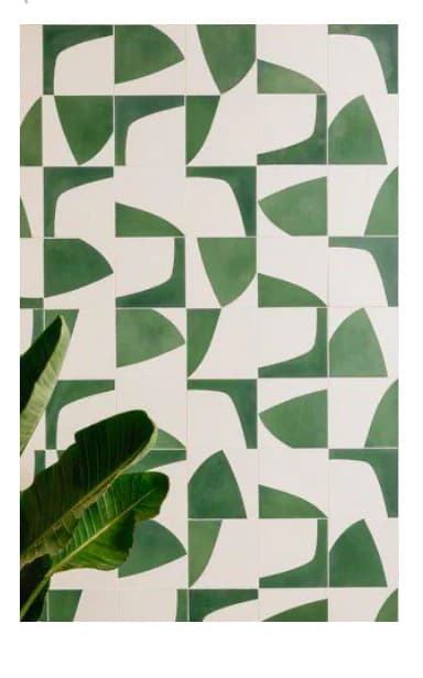 Carreau de ciment LEAF posé au mur a motif aléatoire fond blanc motif vert 