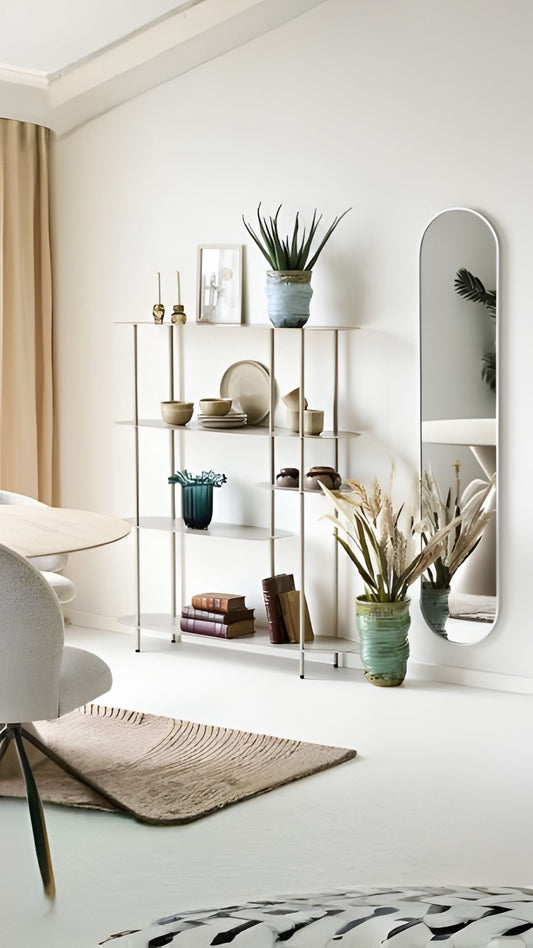 Miroir sur pied Hennetvet dans une chambre moderne apportant profondeur et luminosité