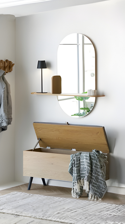 Détail du miroir Barco avec étagère intégré dans une décoration intérieure contemporaine