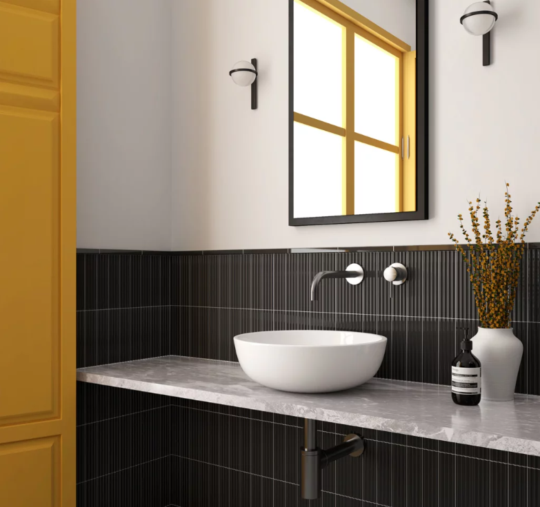 Onda black gloss mise en scene