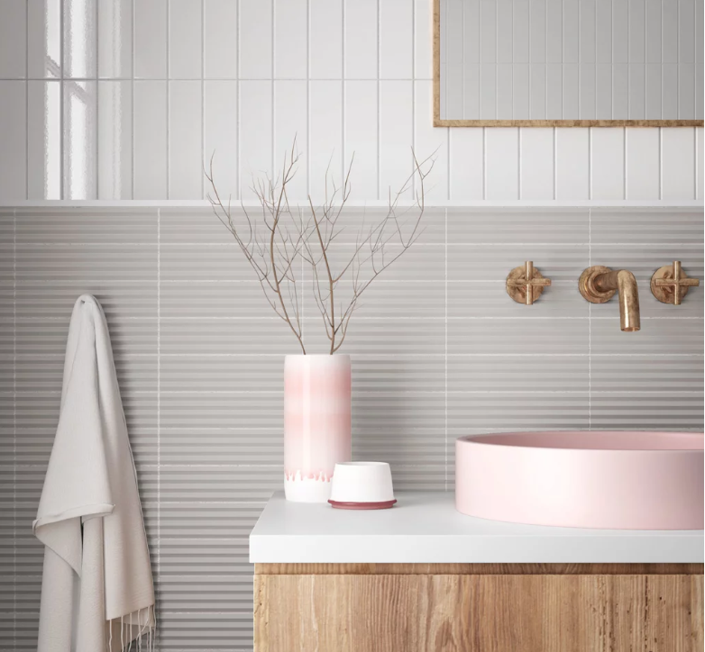 Paraya grey mat mise en scene