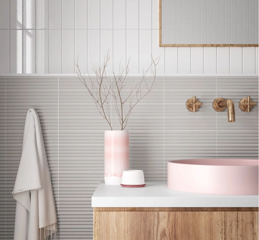 Paraya grey mat mise en scene