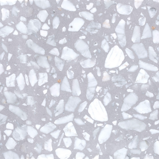 Carrelage Terrazzo Gris Éclat au fond gris clair, composé de larges fragments de marbre blanc, pour revêtement de sol et mur.