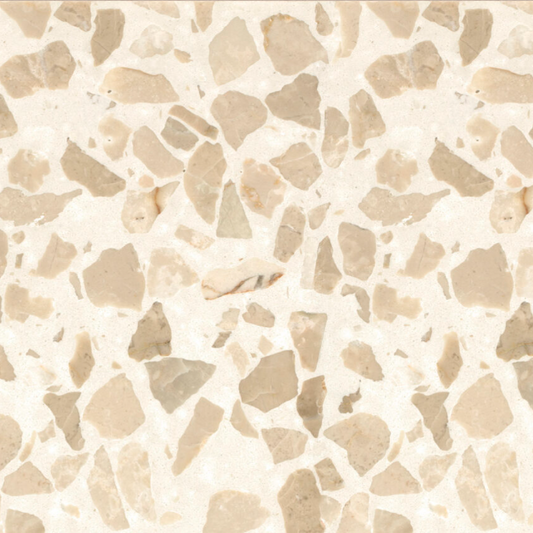 Carrelage Terrazzo Ivoire Prestige au fond clair, composé de larges éclats de marbre beiges et ivoire, pour revêtement de sol et mur.