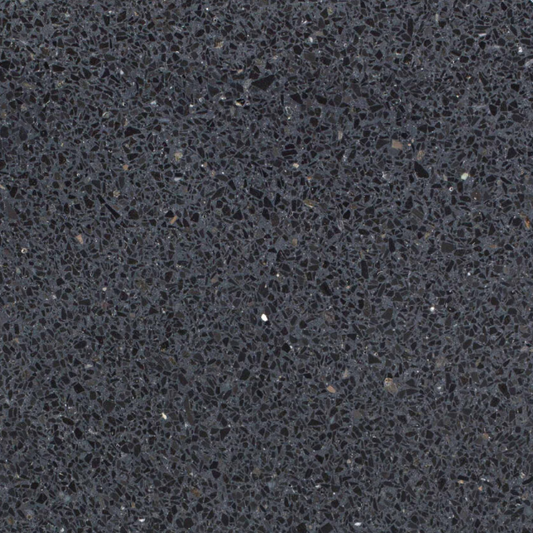 Carrelage Terrazzo Noir Intense au fond noir profond et compact, ponctué de fragments de marbre sombre, pour revêtement de sol et mur.