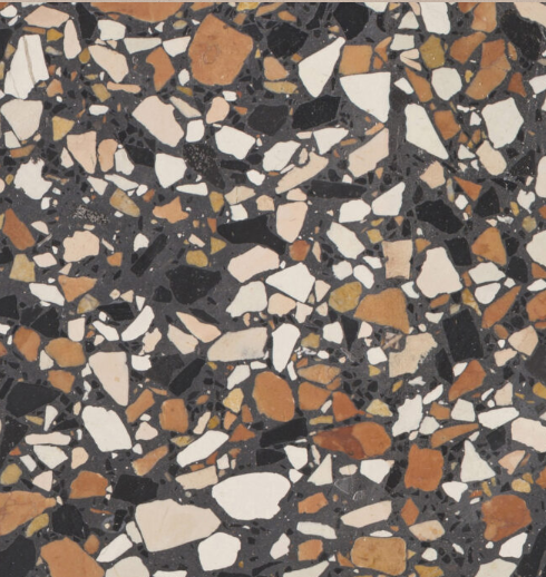 Carrelage Terrazzo Noir Éclats Colorés au fond noir profond, composé de larges fragments de marbre blancs, orange, beiges et gris, avec un aspect graphique et contrasté.