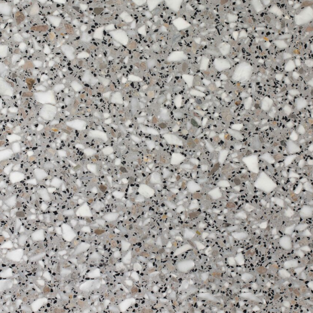 Carrelage Terrazzo Gris Perle au fond gris nuancé, ponctué d'éclats minéraux, pour revêtement de sol et mur.