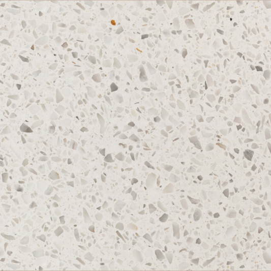 Carrelage Terrazzo Blanc Carrara Nuancé, fond blanc lumineux avec éclats de marbre et nuances minérales