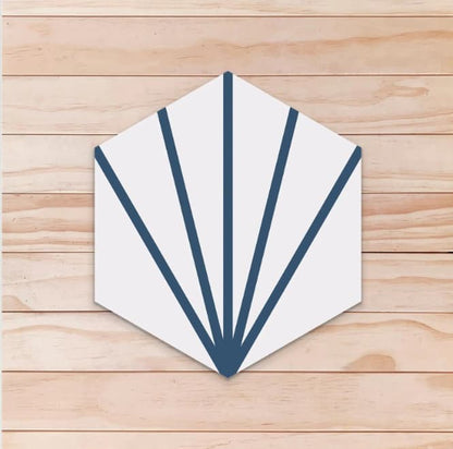 Carreau de ciment hexagonal à fond blanc avec des traits bleu foncé partant d’un même point