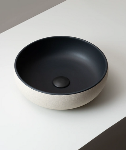 Vasque circulaire à poser  en argile Raku claire/ foncée, tournée à la main